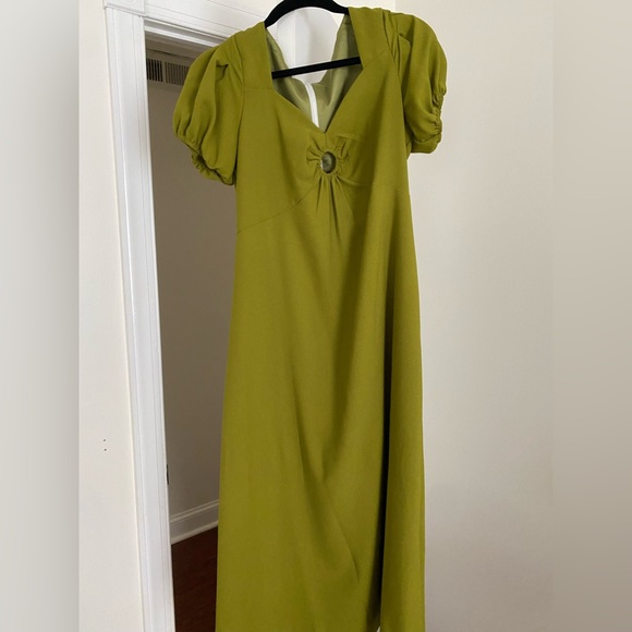 Dresses & Skirts - Green maxi dress- worn once